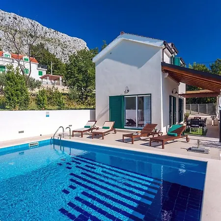 Seaview Lemaro, A 2 Bedroom With 28 Sqm Private Pool In Krilo Jesenice (Split-Dalmatia)