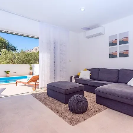 Seaview Lemaro, A 2 Bedroom With 28 Sqm Private Pool In Krilo Jesenice Jesenice (Split-Dalmatia)