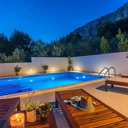 Seaview Lemaro, A 2 Bedroom With 28 Sqm Private Pool In Krilo Jesenice *