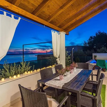 Seaview Lemaro, A 2 Bedroom With 28 Sqm Private Pool In Krilo Jesenice Jesenice (Split-Dalmatia)