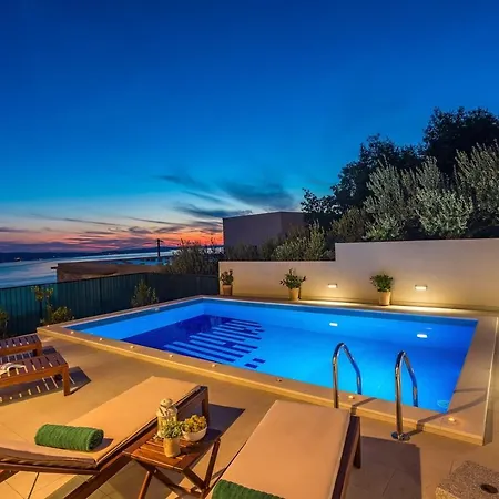 Seaview Lemaro, A 2 Bedroom With 28 Sqm Private Pool In Krilo Jesenice Villa *