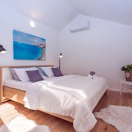 Seaview Lemaro, A 2 Bedroom With 28 Sqm Private Pool In Krilo Jesenice Jesenice (Split-Dalmatia)