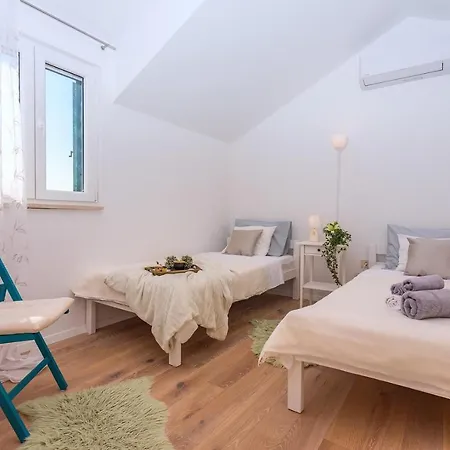 Seaview Lemaro, A 2 Bedroom With 28 Sqm Private Pool In Krilo Jesenice Villa *