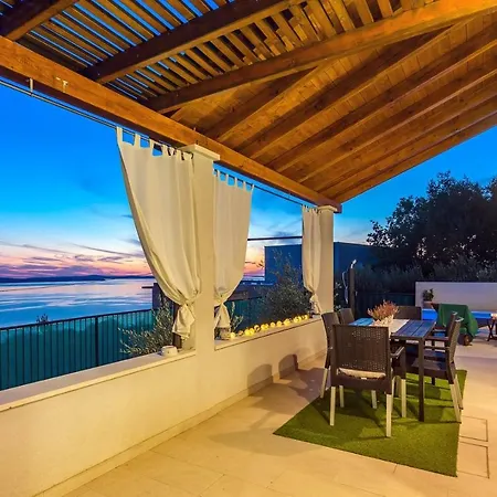 Villa Seaview Lemaro, A 2 Bedroom With 28 Sqm Private Pool In Krilo Jesenice